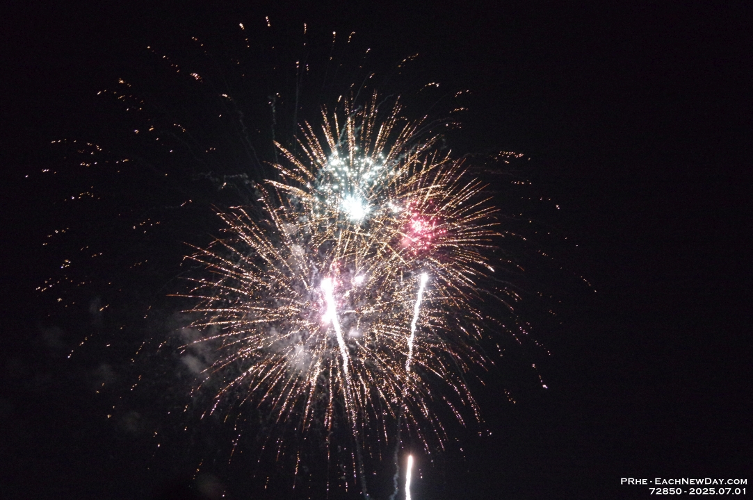 72850 -Canada Day concert - Fireworks at Joel Stone Park, Gananoque